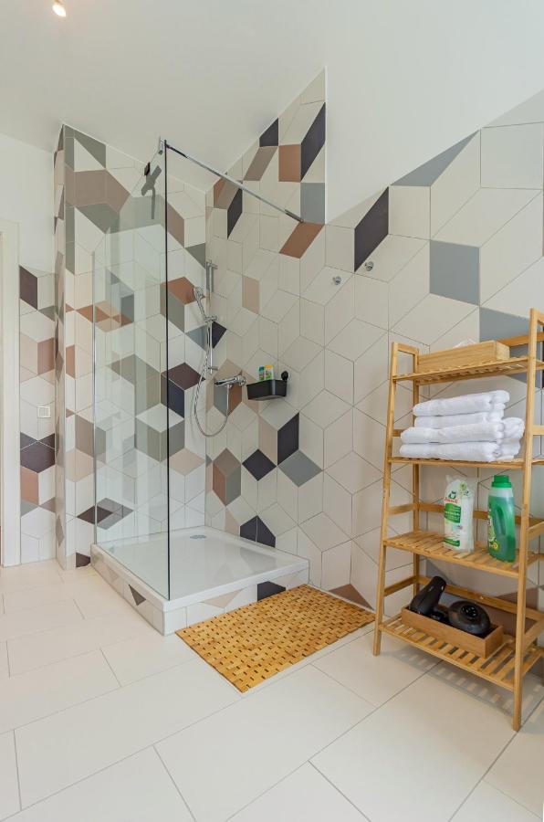 Modernes Apartment - Zentral, Ruhig, Wlan, Netflix, Kueche, Schreibtisch, Parkplatz, Waschtrockner Котбус Екстер'єр фото