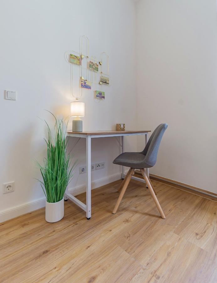 Modernes Apartment - Zentral, Ruhig, Wlan, Netflix, Kueche, Schreibtisch, Parkplatz, Waschtrockner Котбус Екстер'єр фото